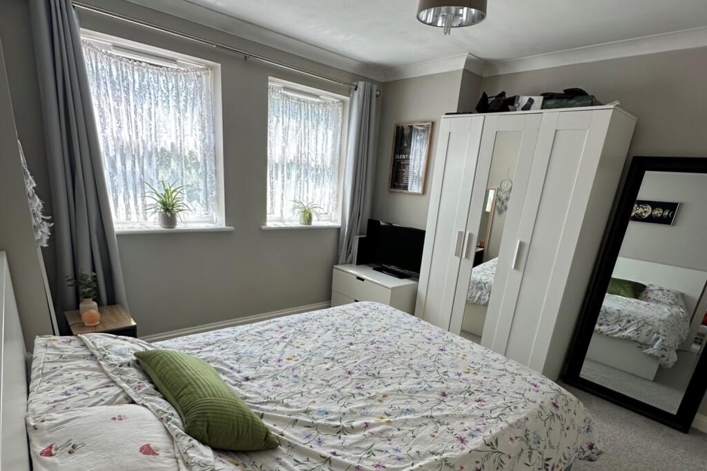 ewemove-InkermanRoad-masterbedroom2
