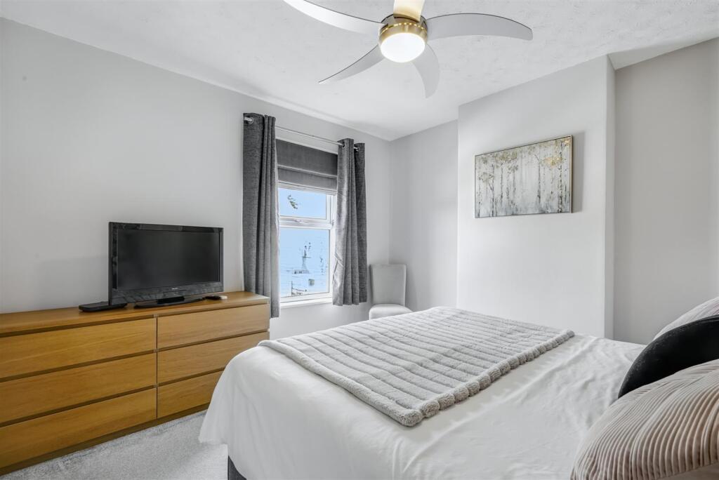 Bedroom 1_1.jpeg