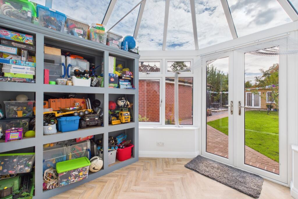 CAM03162G0-PR0344-STILL008