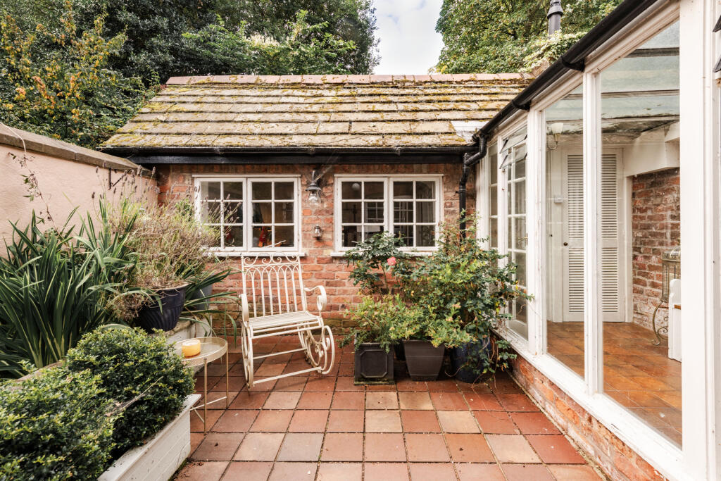 306824 - North Lodge Wirral 3.jpg