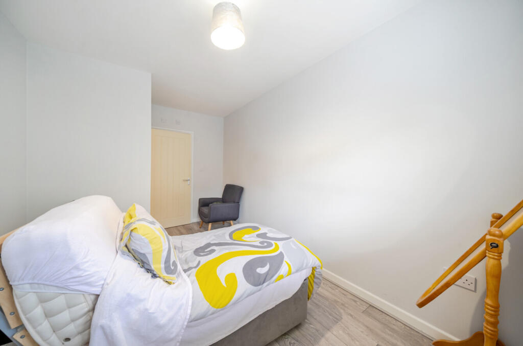 1334496-10-6895db...