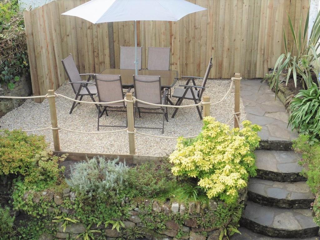 Spring Cottage Garden