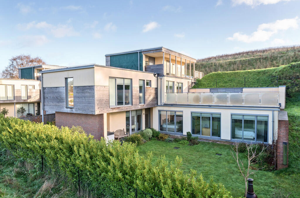 1384071-2-6929bc8...