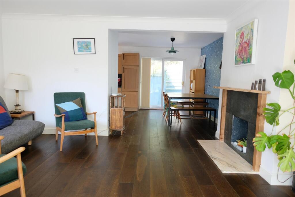 Trezise Lounge