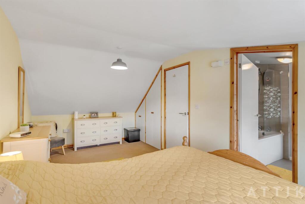 9 Bedingfield Crescent Halesworth IP19 8DZ (32).jp