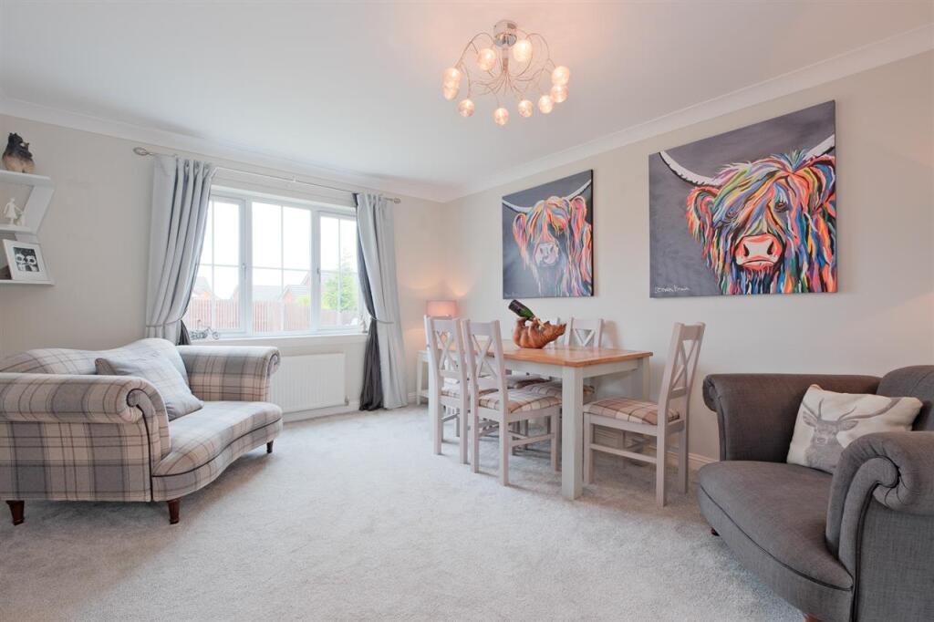 Living Room / Dining