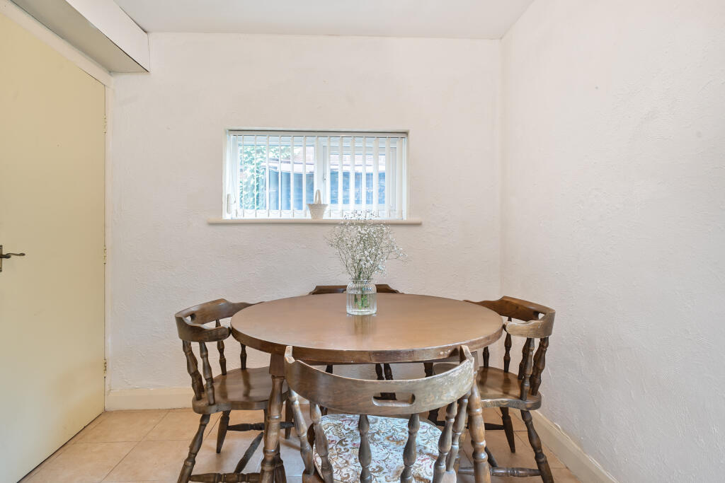 1315109-12-685ecb5c41fa0