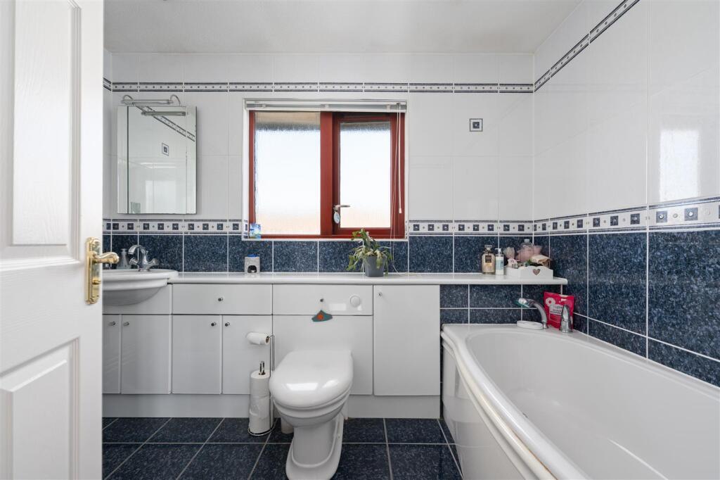 13 Westhall Crescent 023.JPG