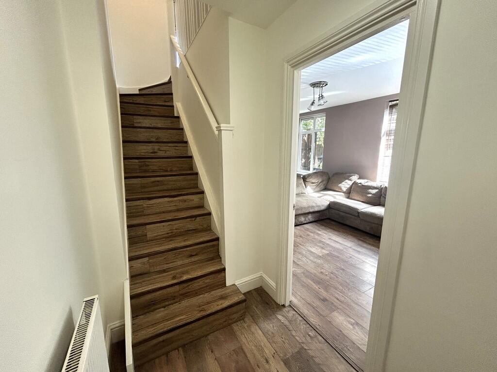 Hawthorn Gardens ...