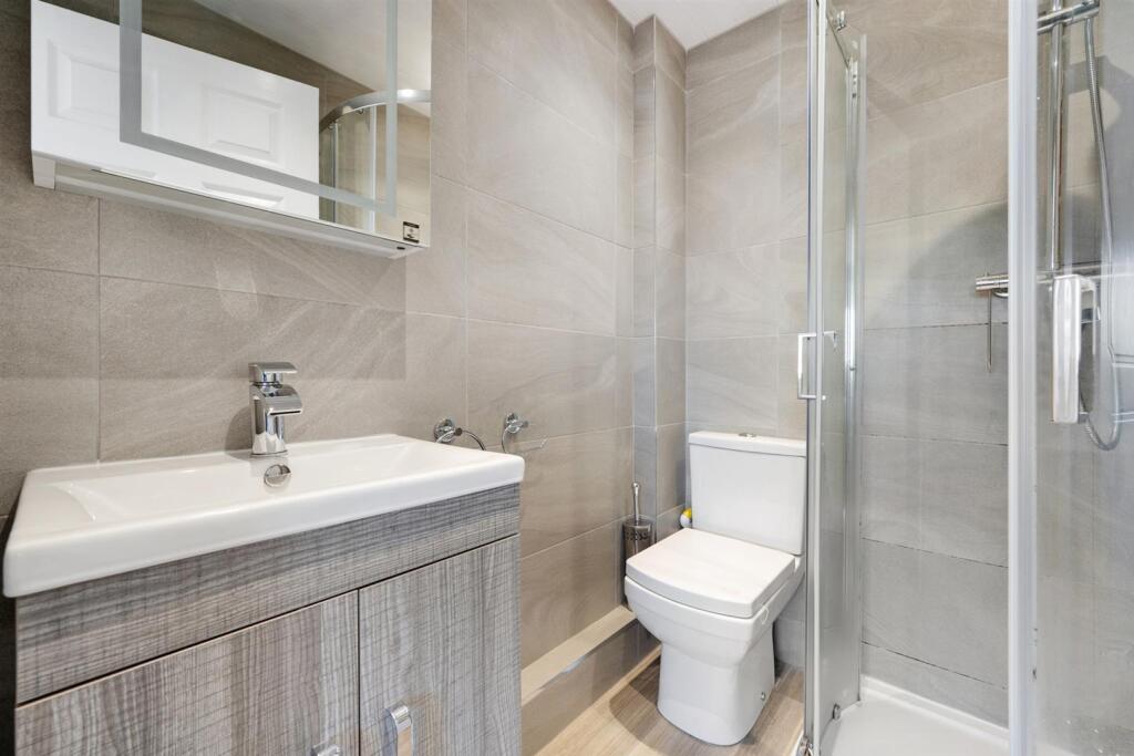 Bedroom One Ensuite.jpg
