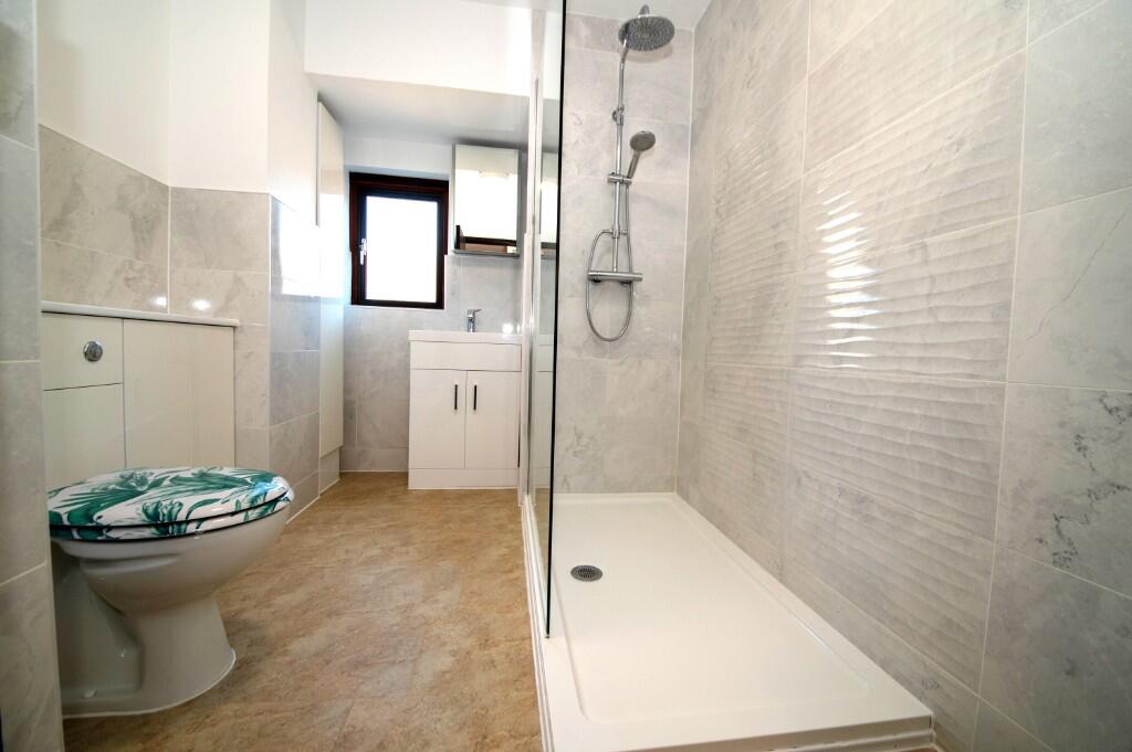 Family Shower Room 