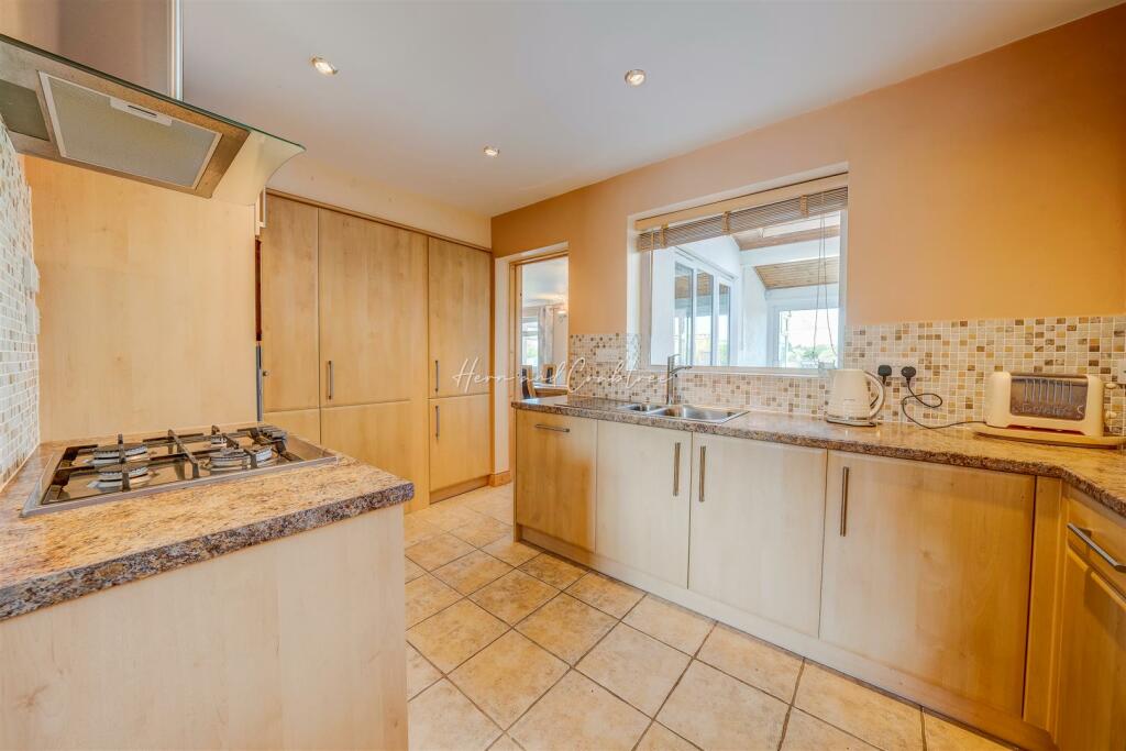 Padarn Close, Cyncoed, HernCrabtree (21).jpg