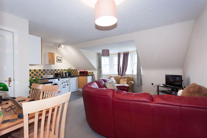 OPEN PLAN LOUNGE KITCHEN DINER