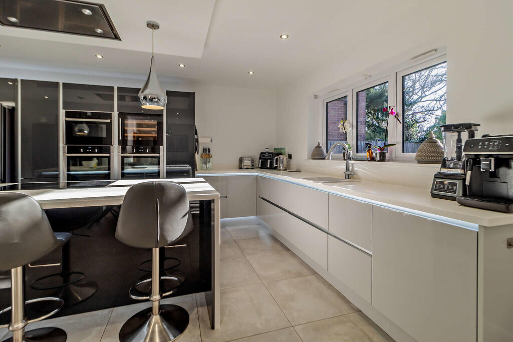 8634681-interior1...
