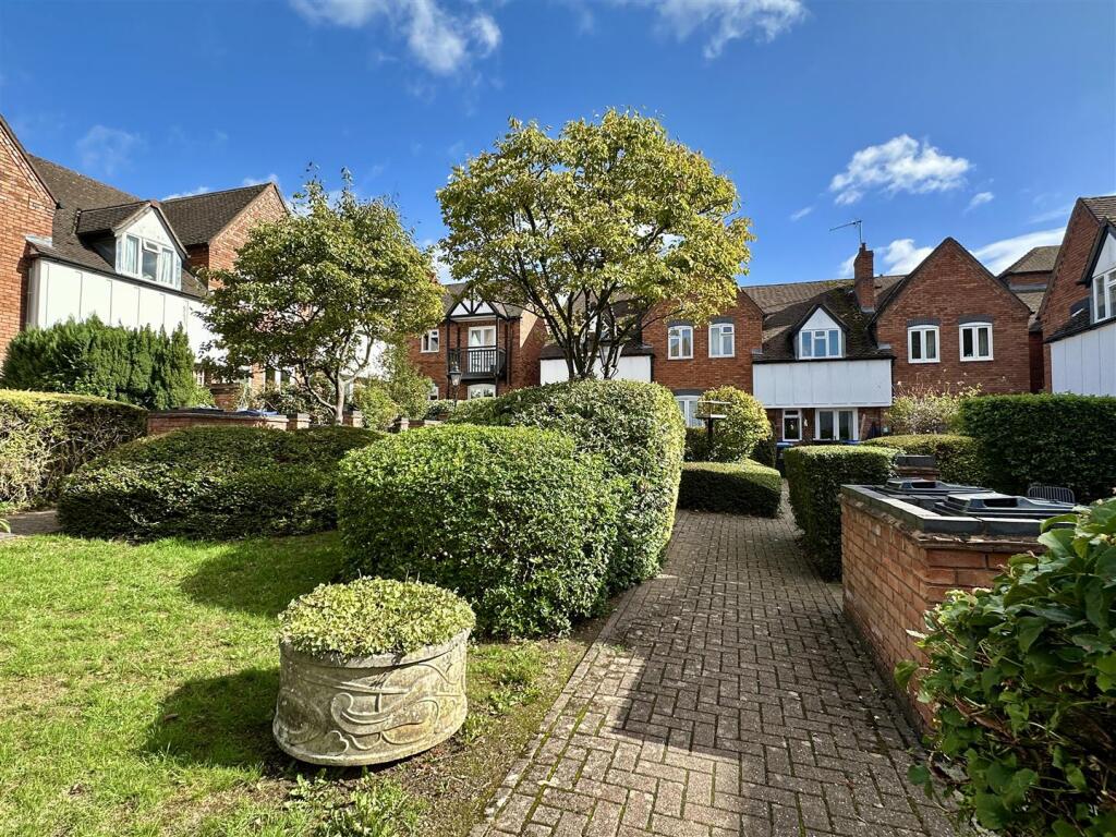 Chestnut Court-approach