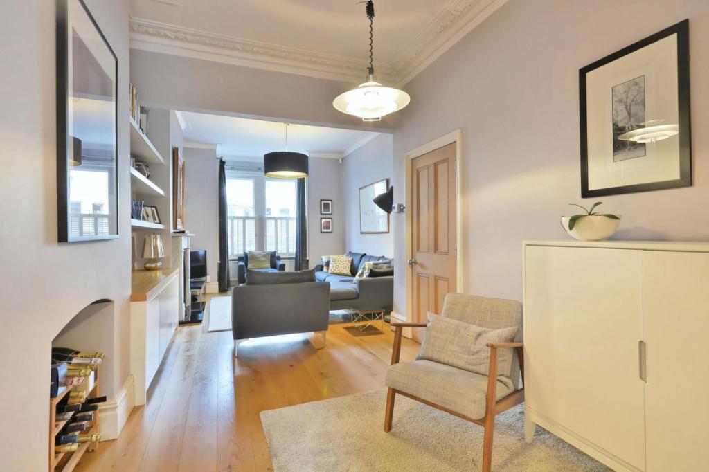 28'7 Double Reception Room