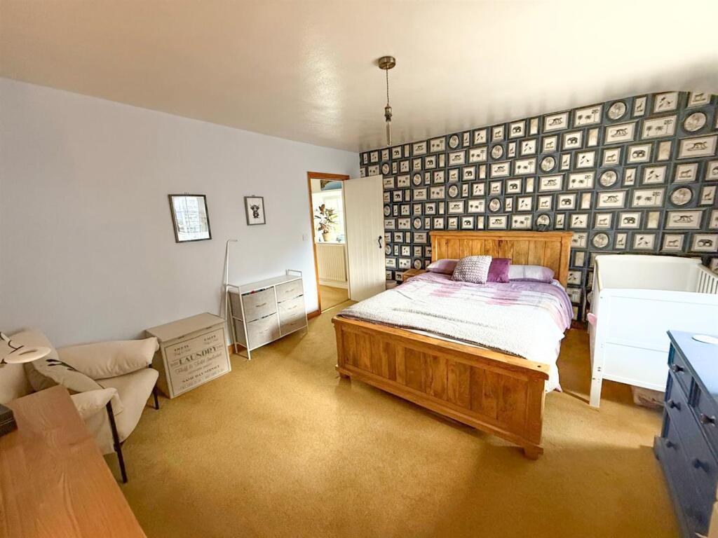 2 bed cottage, Silsden