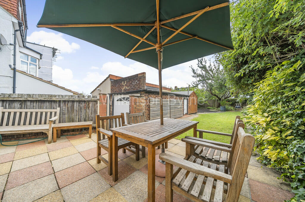 52b10b3e-47a1-4f9...