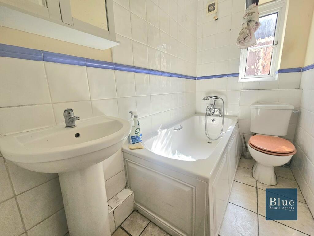 Family Bathroom Suite 
