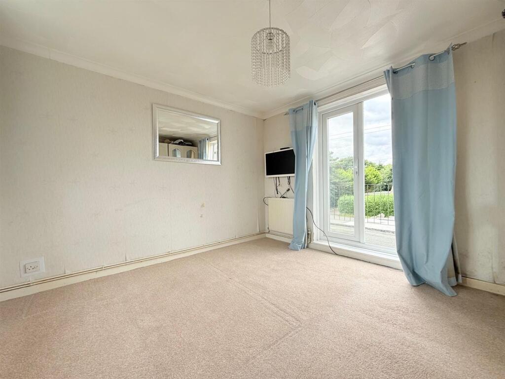 bedroom 1 img 2.jpg