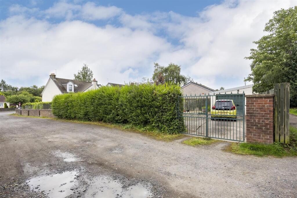 239_CUMBERNAULD_RD_CHRYSTON_009.JPG