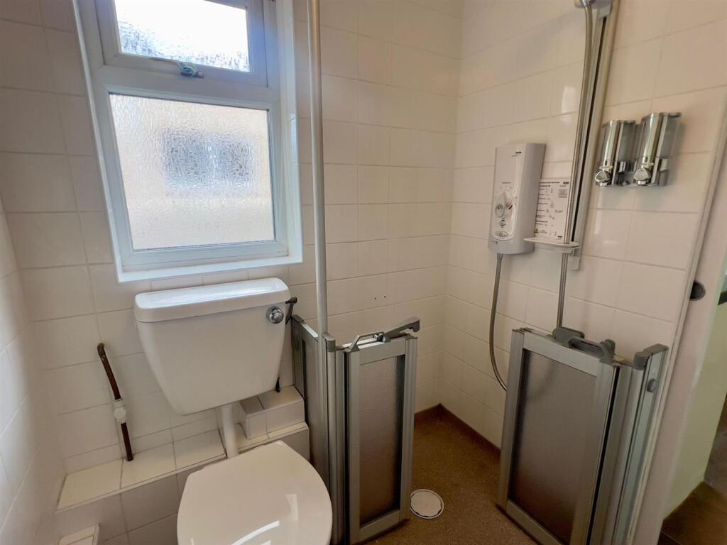 DOWNSTAIRS BATHROOM..jpg