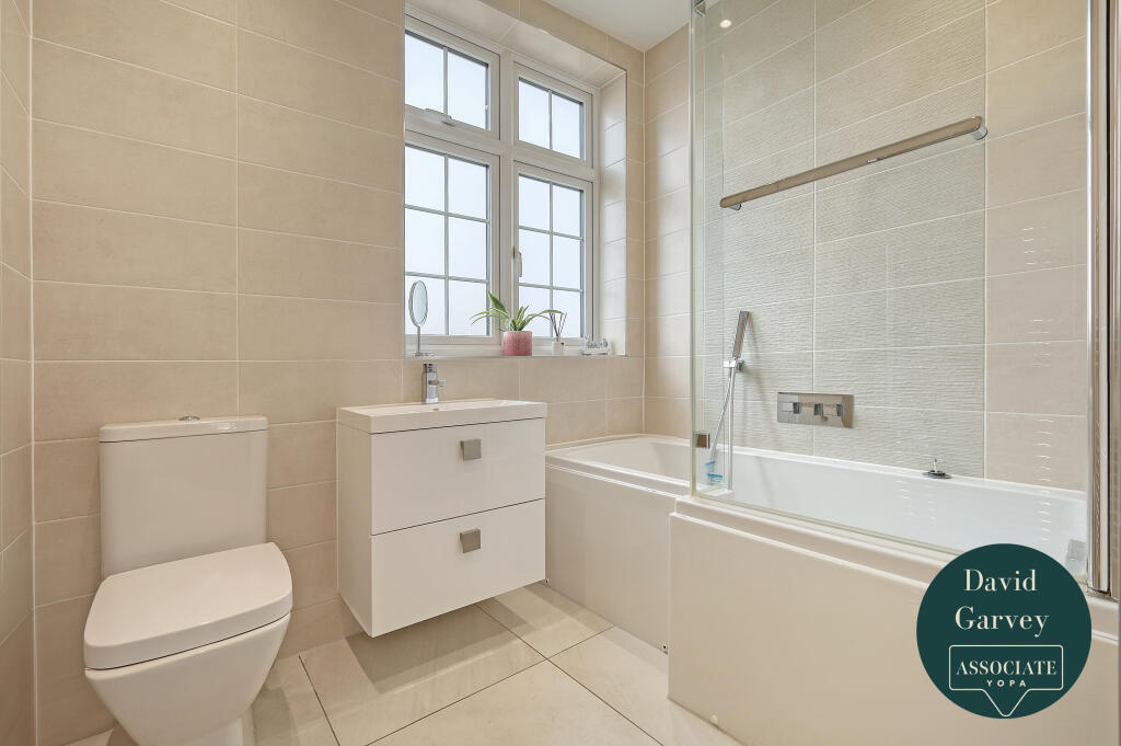 First Floor Bathroom Suite