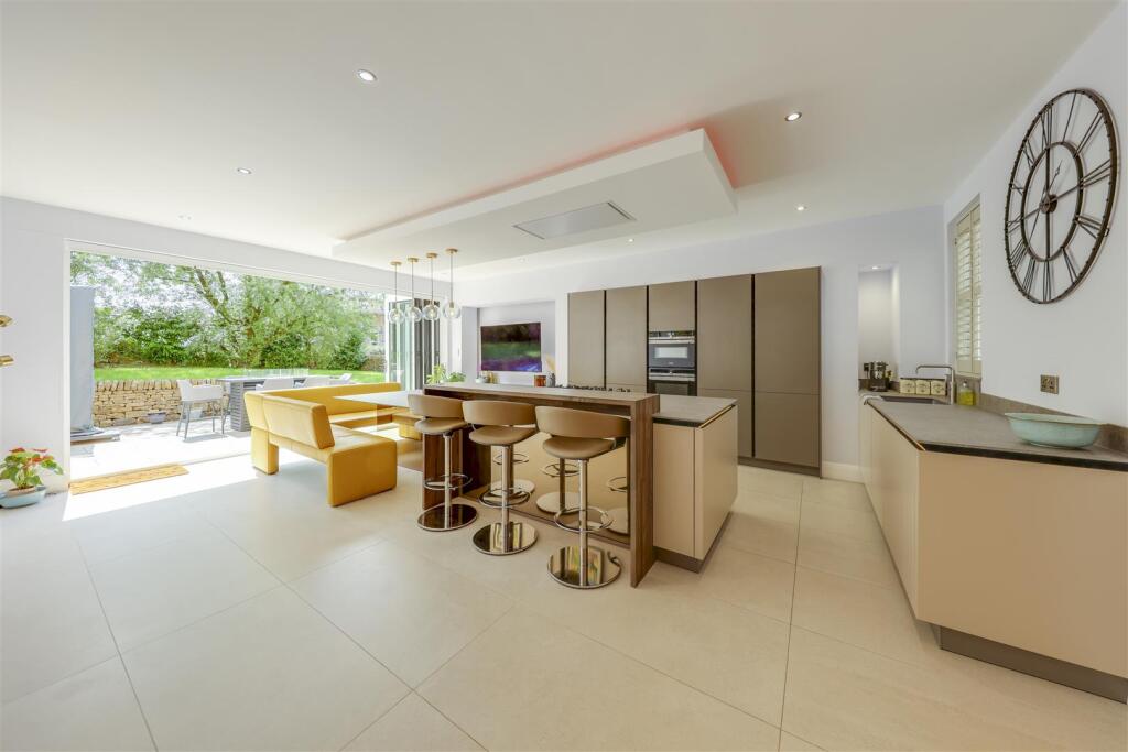 Kitchen / Dining with Bi Folds