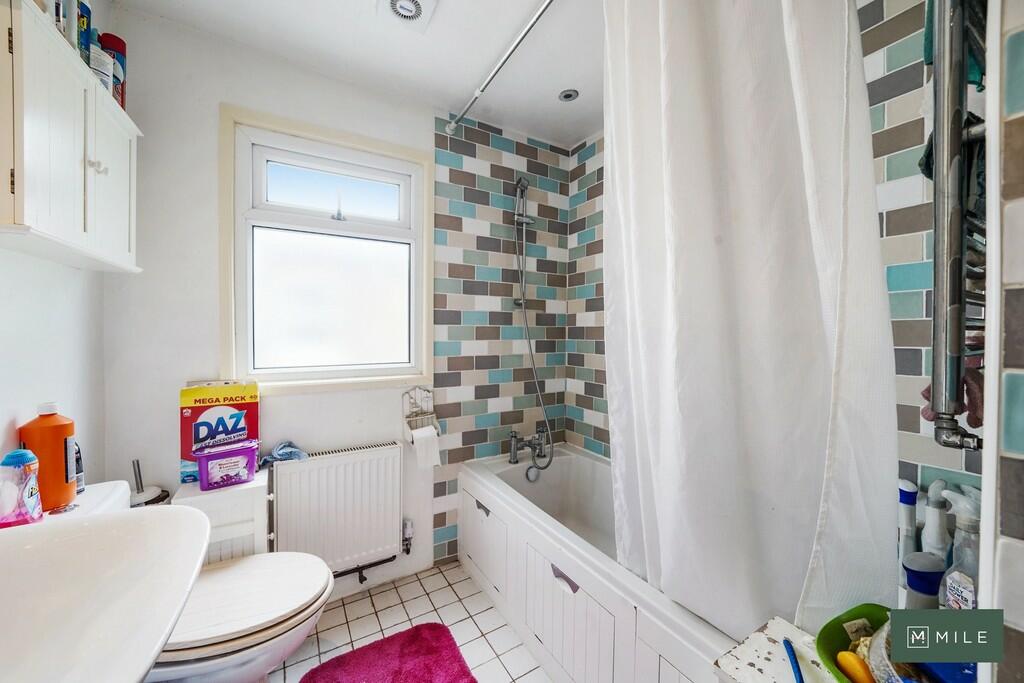 36b Casselden Roa...