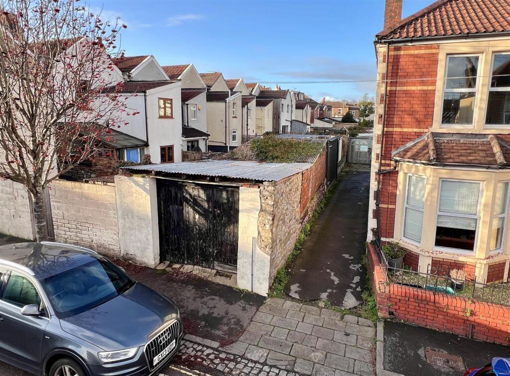 7 - Garage Workshop for Auction, Ashley Down.jpg