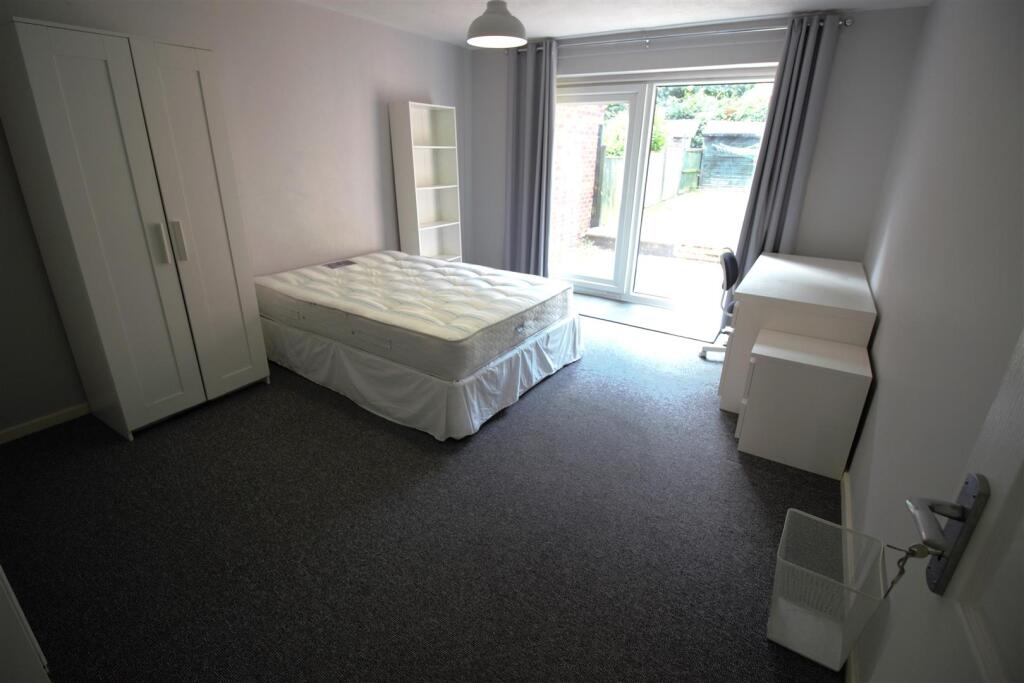 bed 1 2.jpg