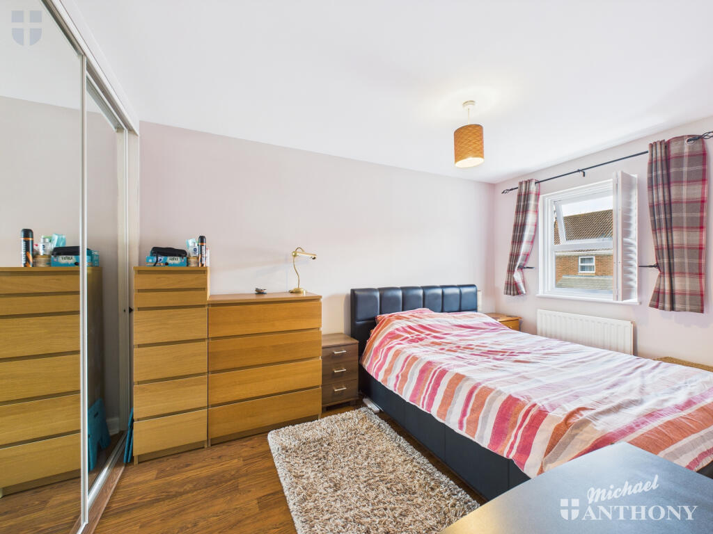 CAM03218G0-PR0615-STILL015