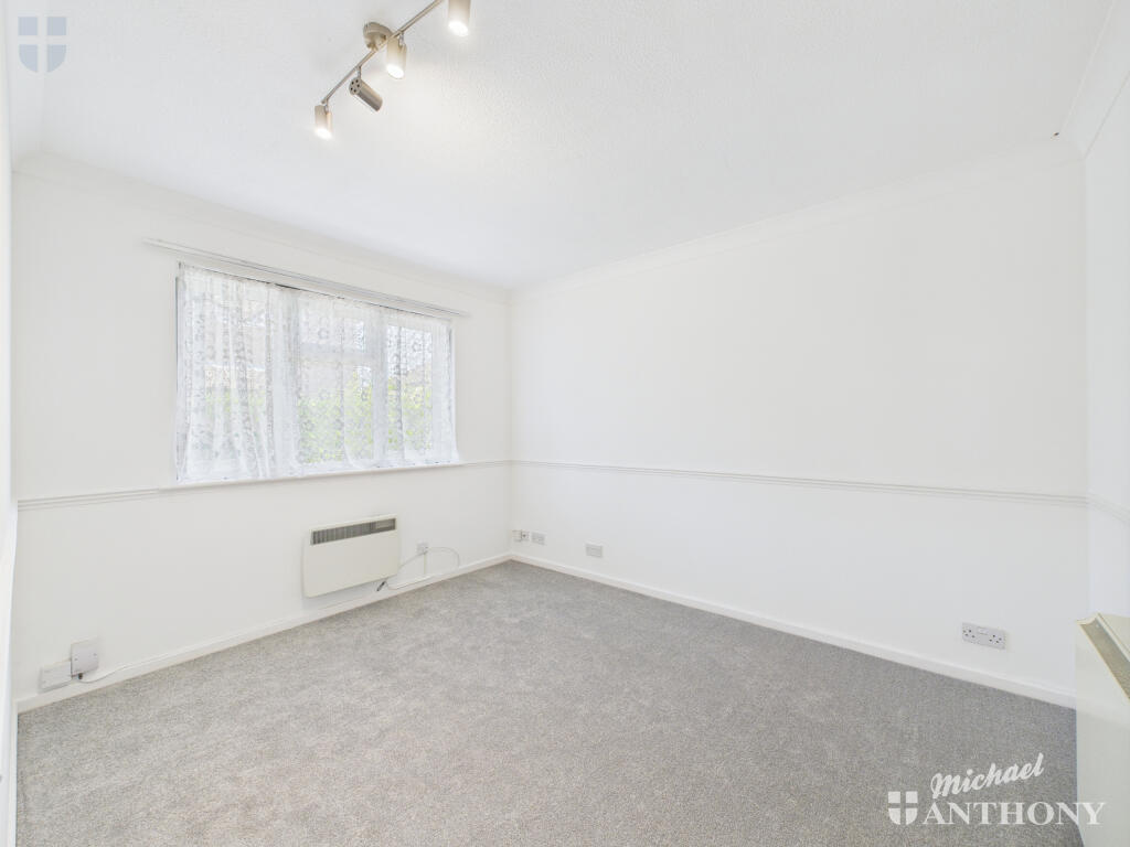 CAM03218G0-PR0738-STILL004