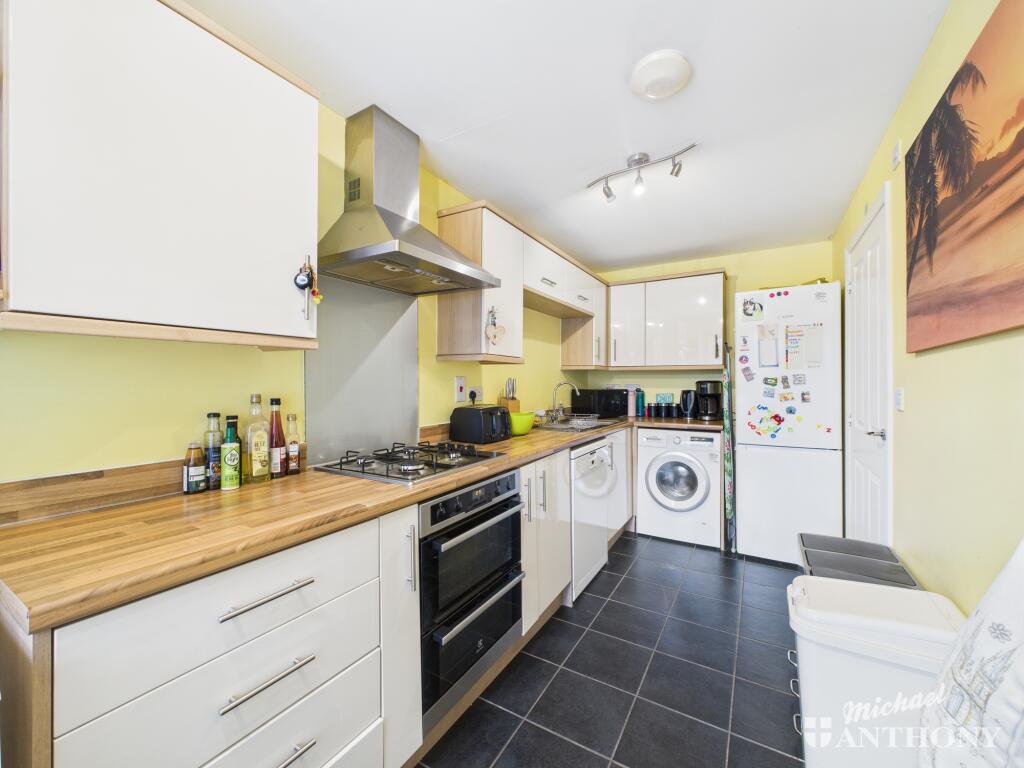 CAM02773G0-PR0363-STILL010