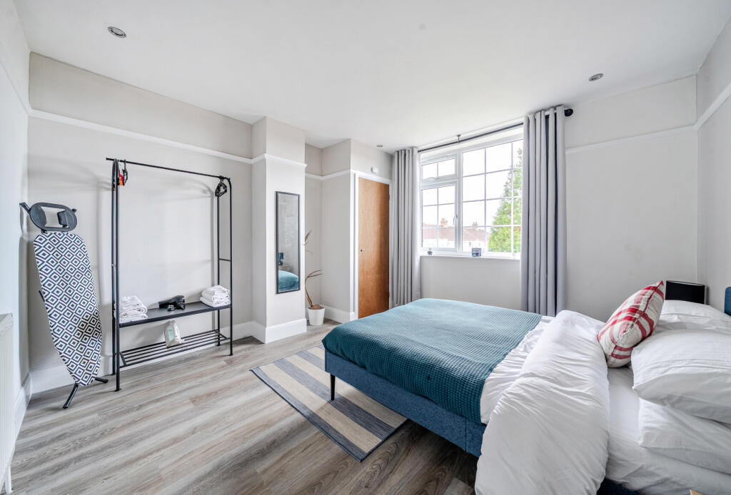 1372724-15-68fb6c...