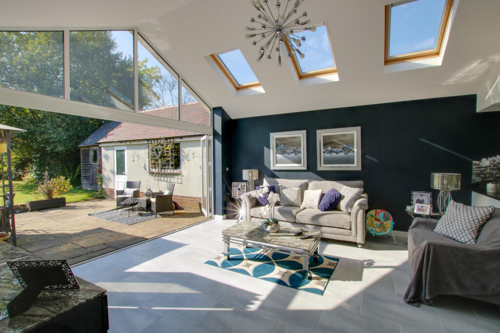 Kitchen/dining/living