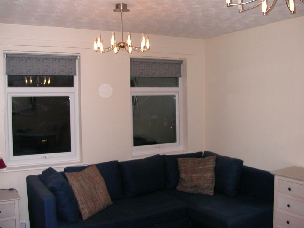 11 Kinross Lounge.JPG