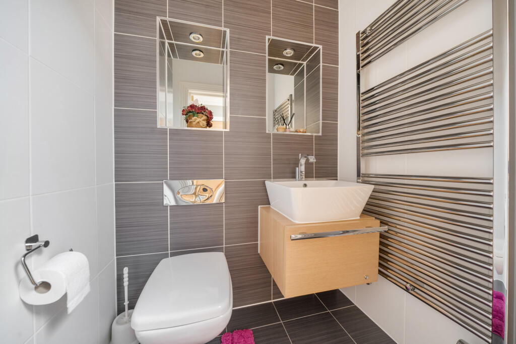 1339728-19-689b31...