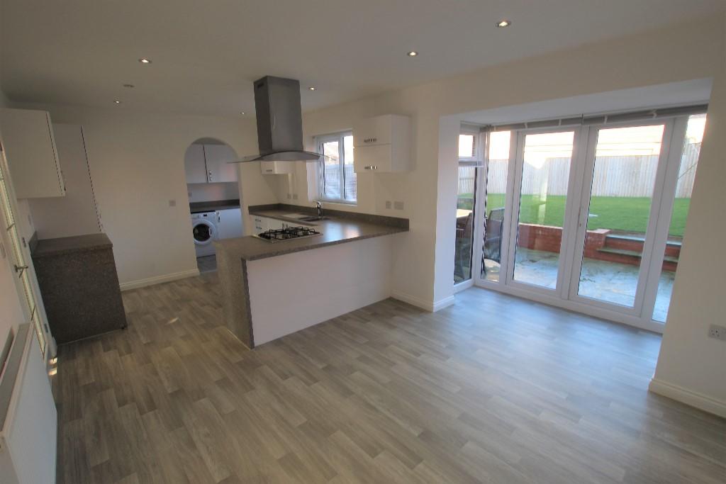 Kitchen / Dining Roo