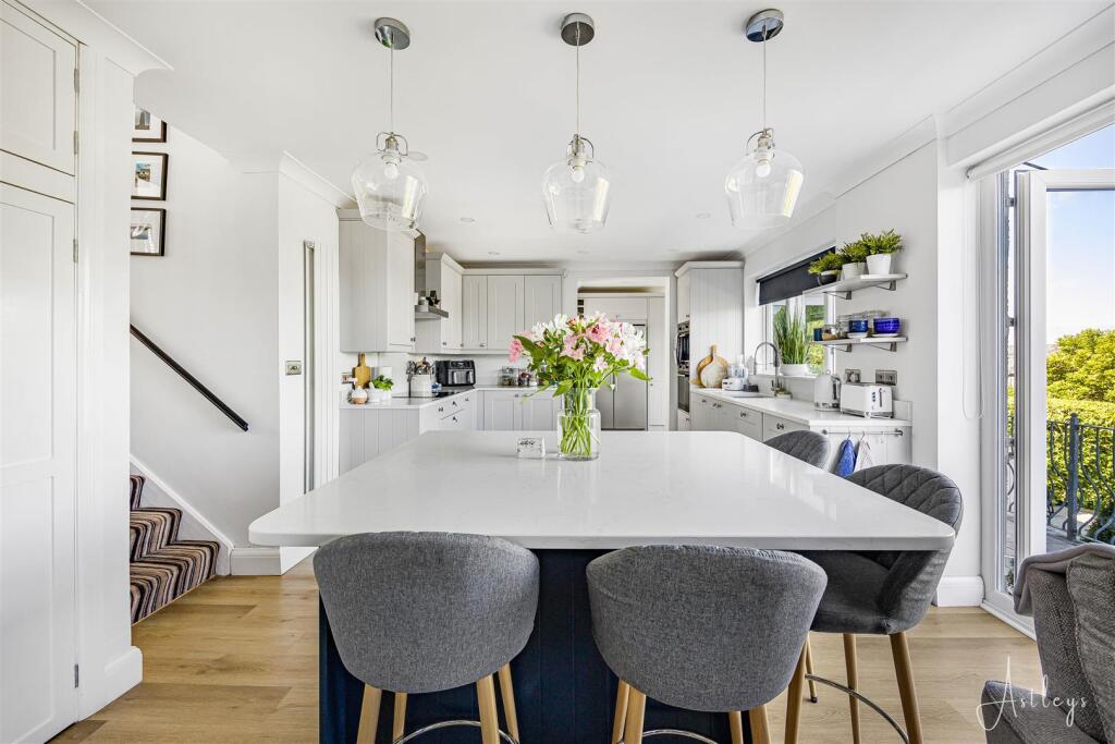 Open-plan kitchen/family room