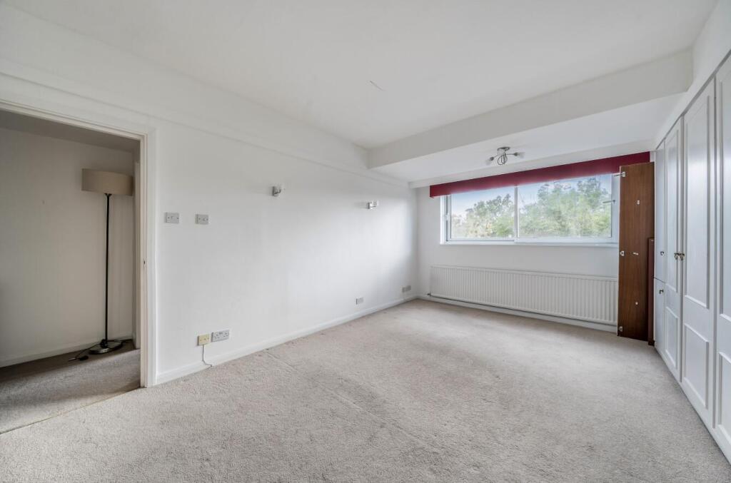 Davidson Frost-Wellings, DFW, Oak Lodge Close, Bed