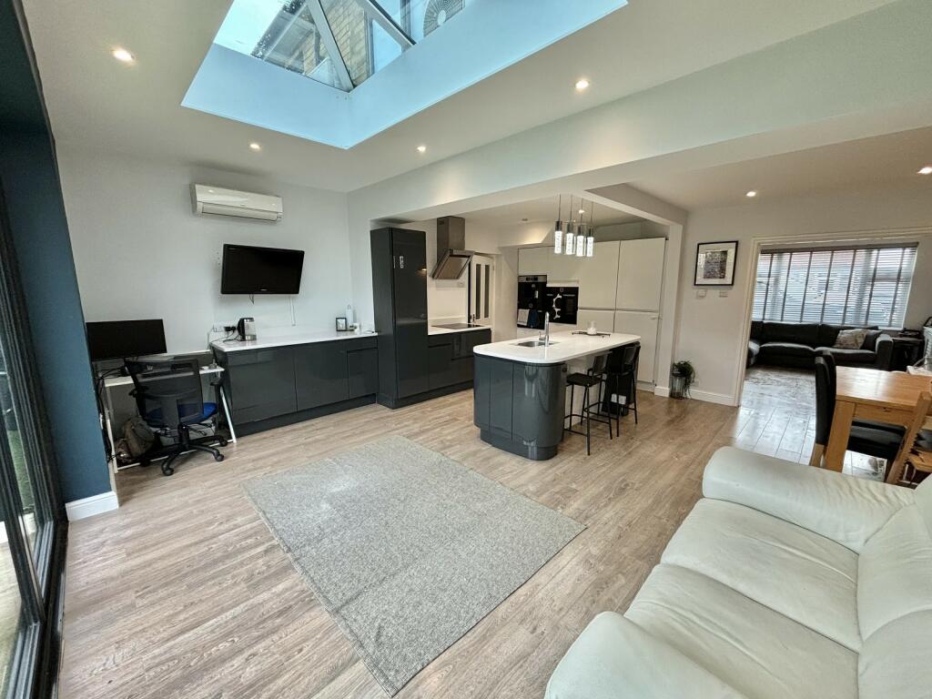 LIVING KITCHEN/DINER