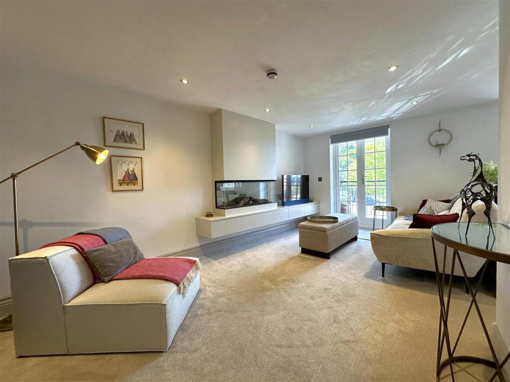 First Floor Lounge With French Doors 042