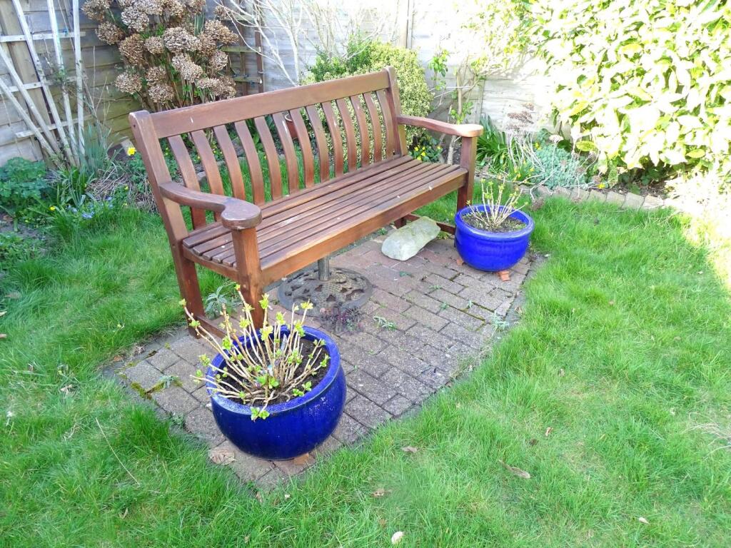 PLEASANT SEATING AREA