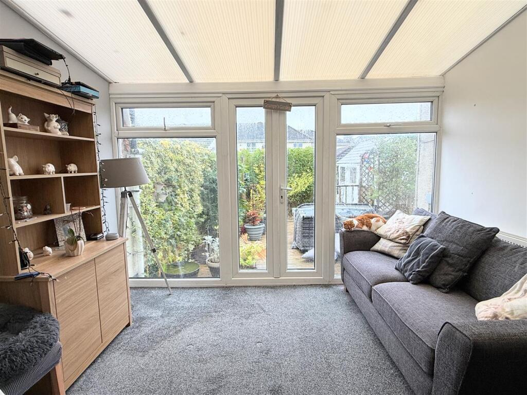 OPEN PLAN SUN LOUNGE