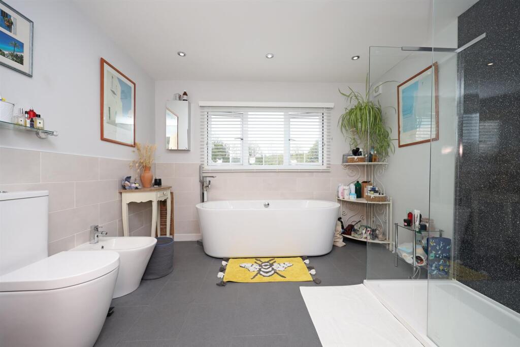 En-Suite Bathroom