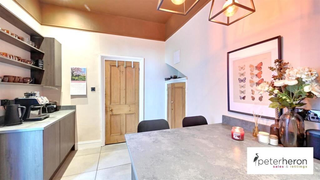 Breakfasting Kitchen