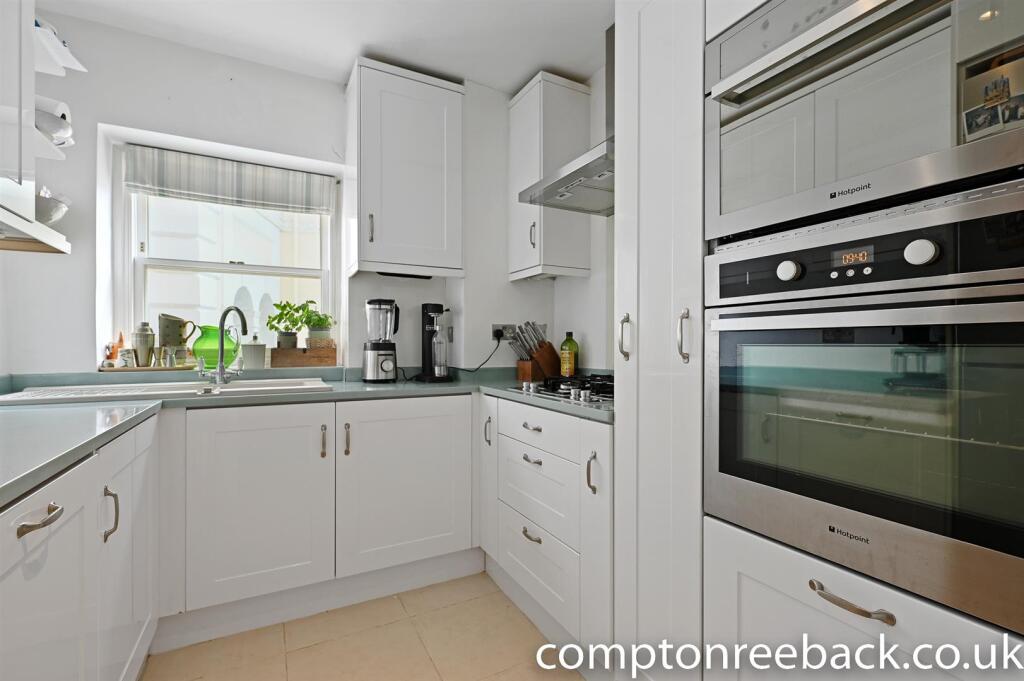 Kitchen: