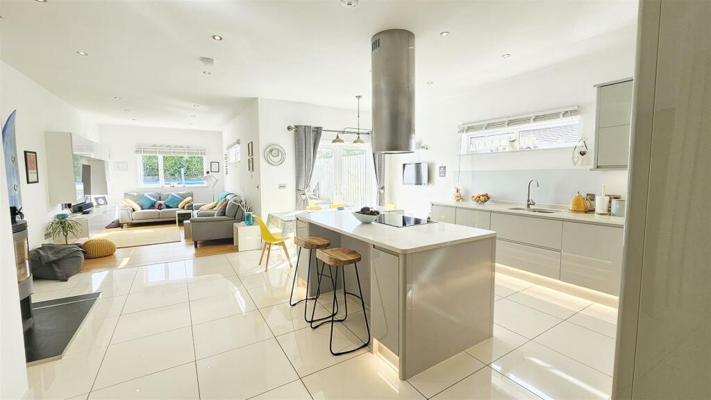 Family Room &amp; Kitchen/Diner