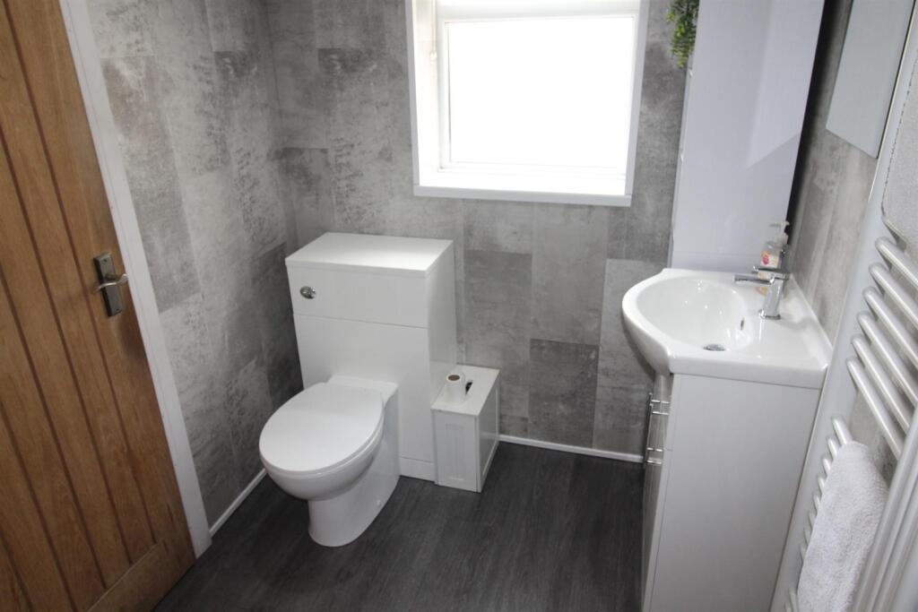 MODERN SHOWER-ROOM